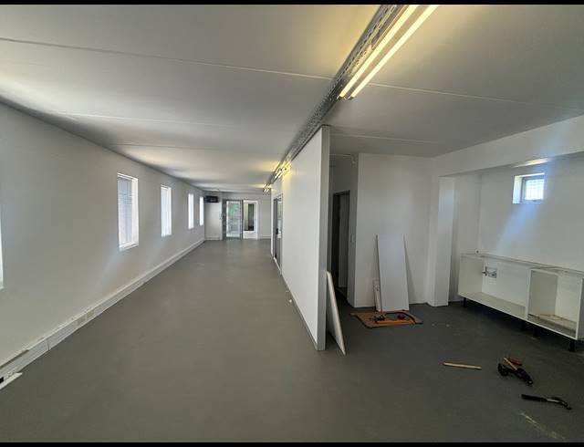 103M² WAREHOUSE TO LET IN FIRGROVE